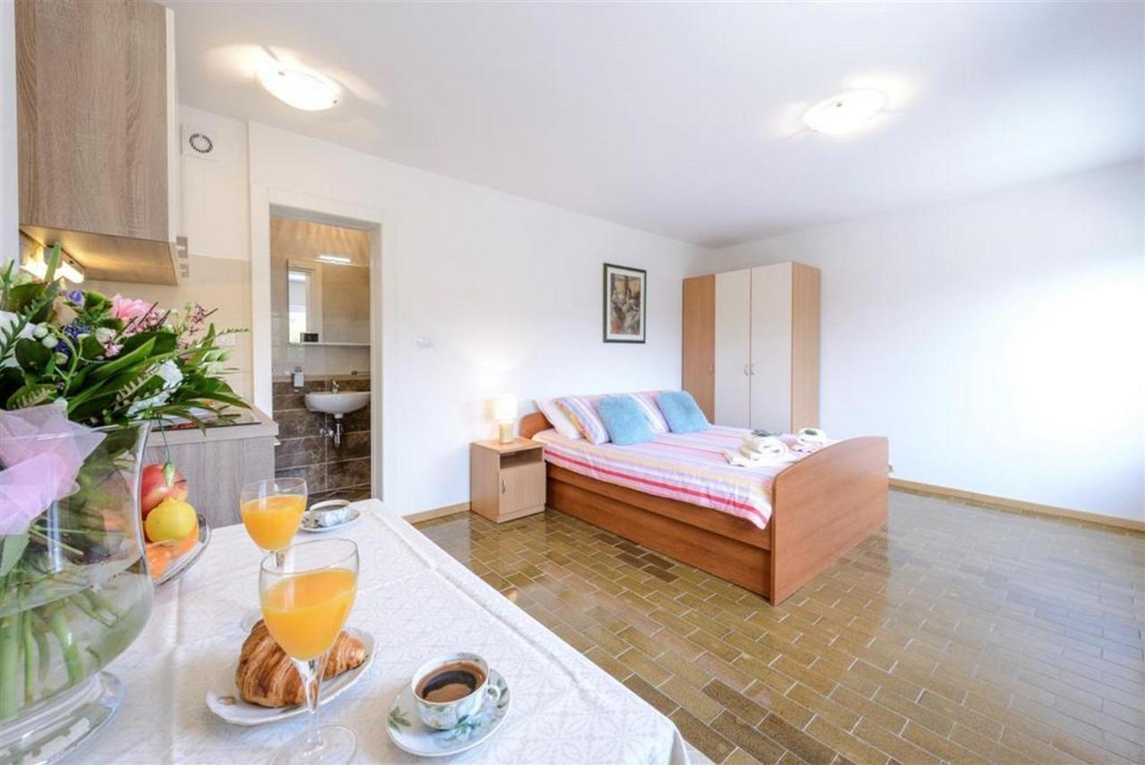 Guest House Rooms Rose Molunat Exterior foto