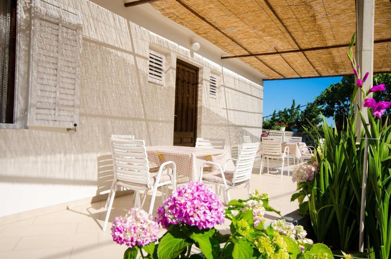 Guest House Rooms Rose Molunat Exterior foto